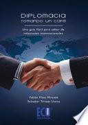 Libro de Diplomacia Tomando Un Café